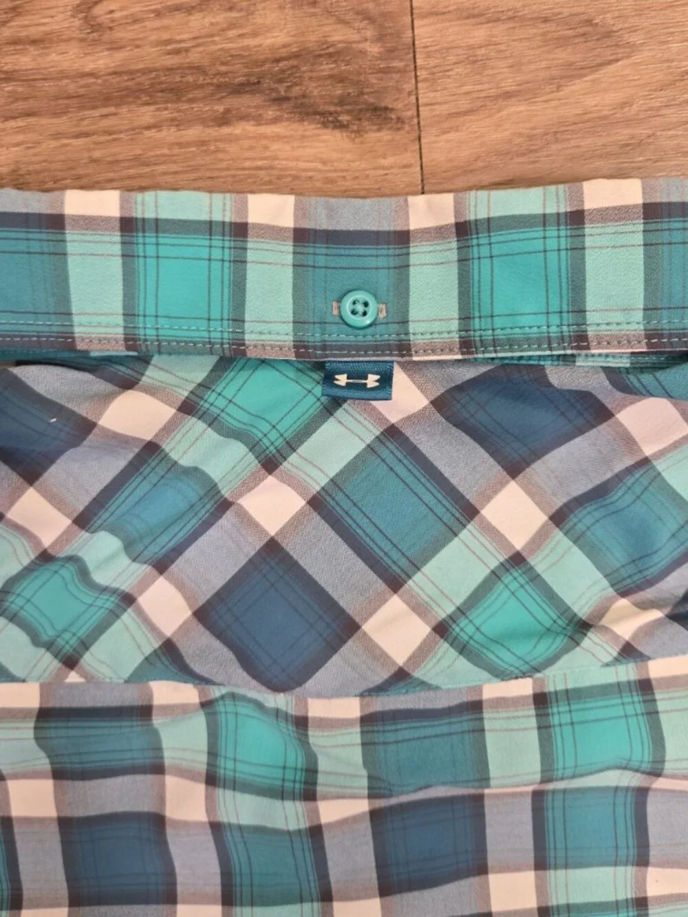 Under Armour Motivate Vented Short Sleeve Men’s Fitted Plaid Button Down - Picture 9 of 12